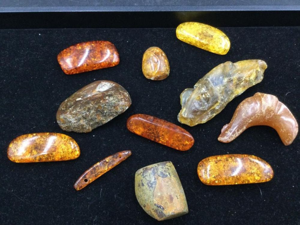 Lot 153: Amber Lot