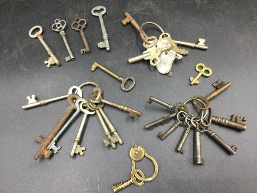 Lot 158: Vintage Skeleton Keys