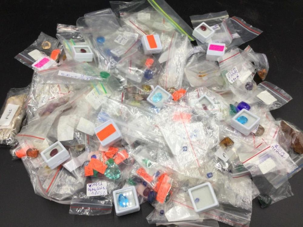 Lot 171: Gemstone Lot
