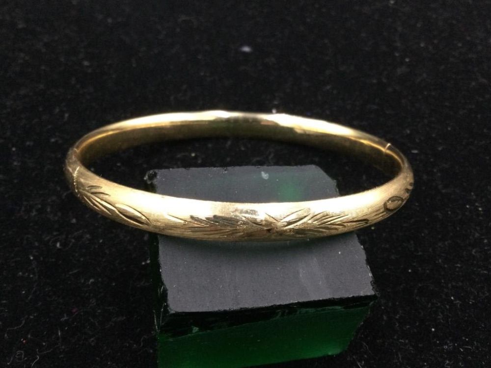 Lot 181: 14KT Bangle Bracelet