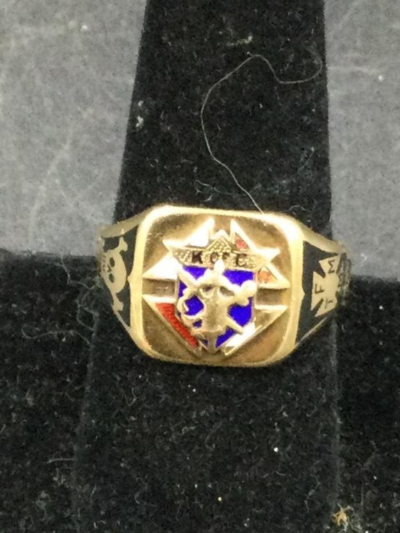 Lot 190: Vintage Knights of Columbus Gold Ring W/Enamel