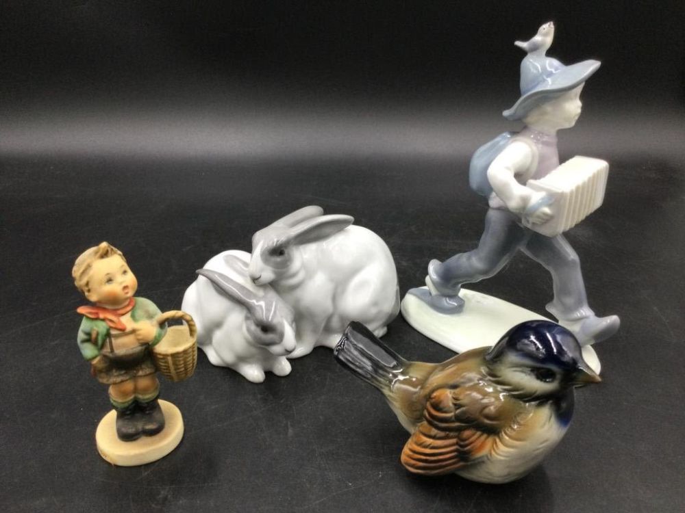 Lot 228: Vintage Porcelain Lot