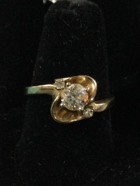 Lot 229: 14kt Diamond Ring