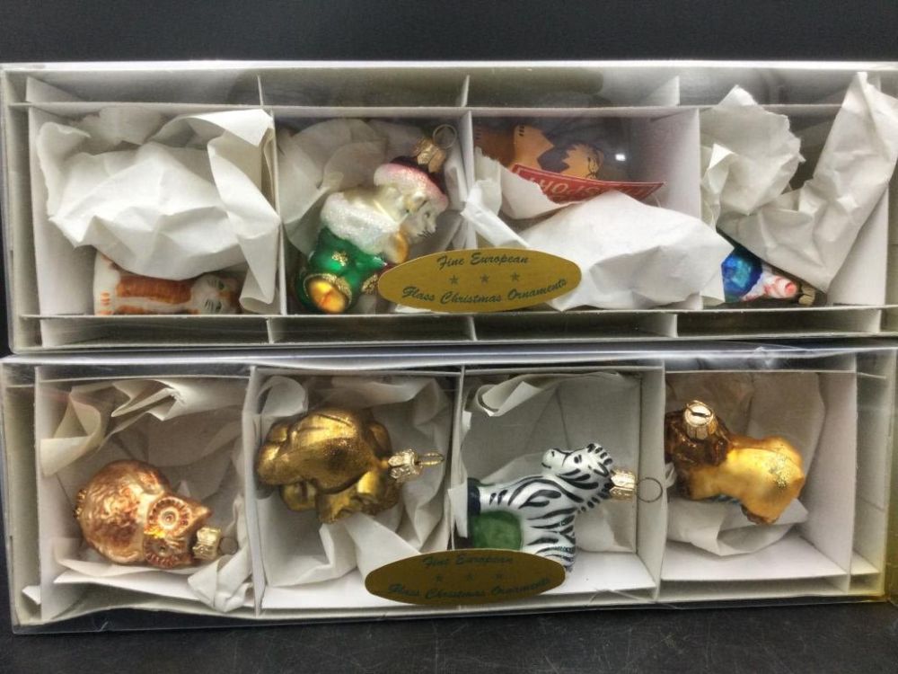 Lot 241: Fine European Glass Ornaments