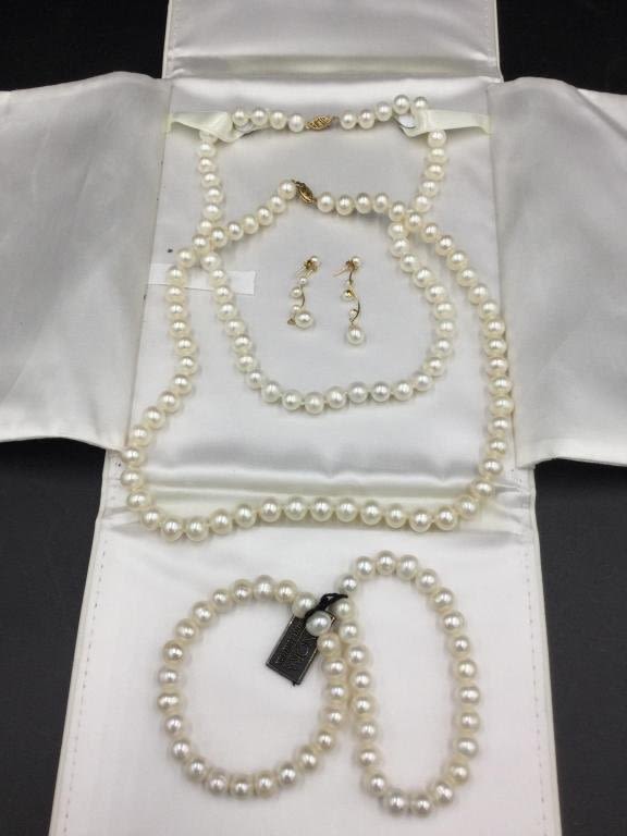 Lot 245: Cultured Pearls & Gold Jewelry