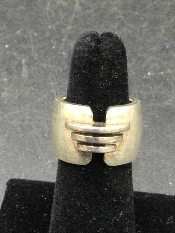 Lot 256: Sterling Ring