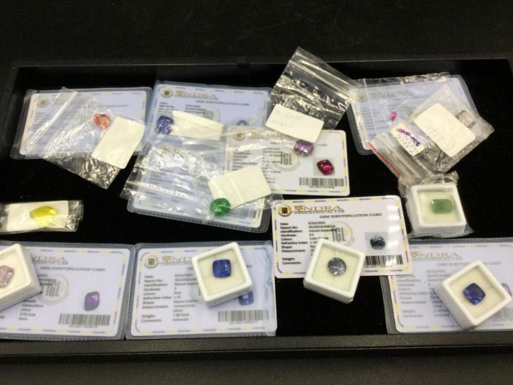 Lot 14: Gemstones