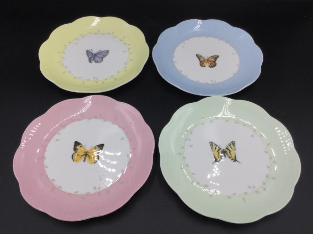 Lot 25: Lenox "Butterfly Meadow" Plates