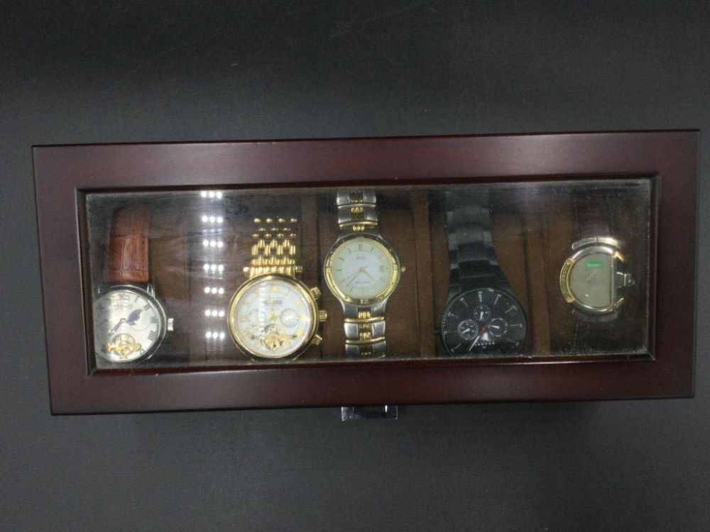 Lot 27: Vintage Men Watches with Case