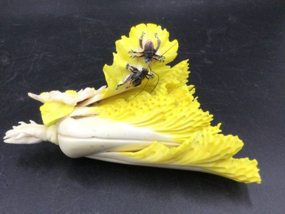 Lot 35: Carved Lettuce