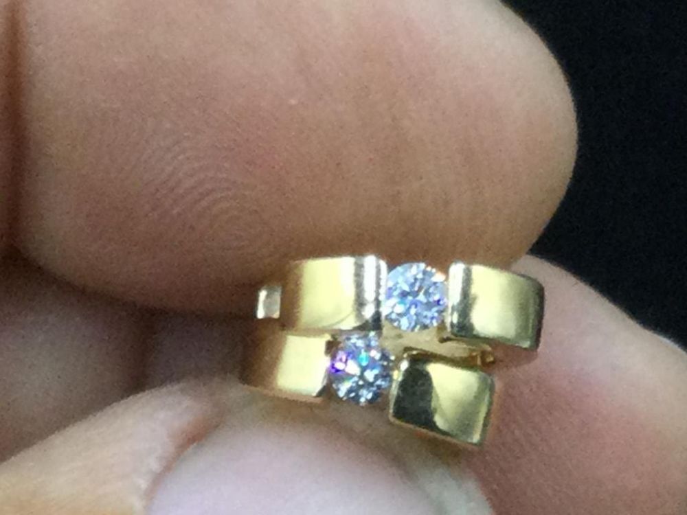 Lot 64: 14 kt Diamond Earrings