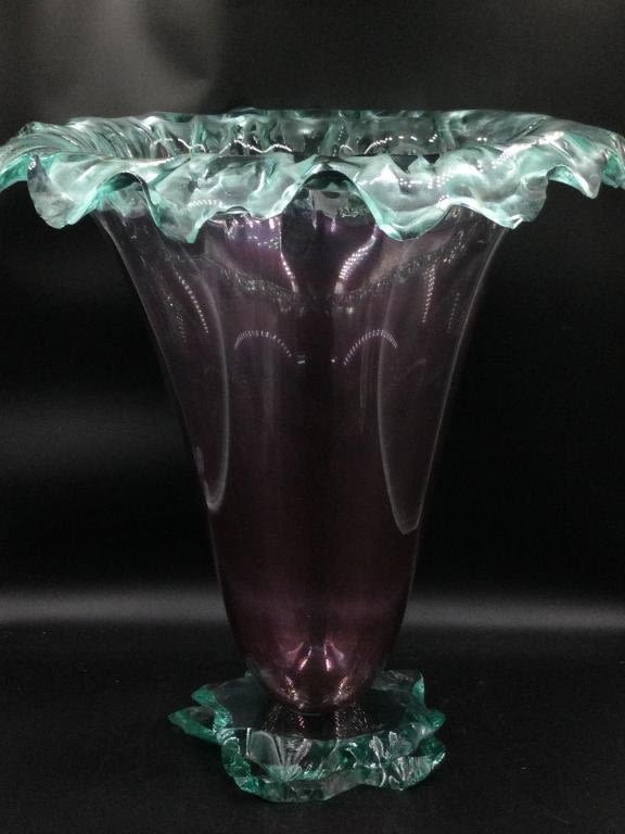 Lot 67: Laurel Fyfe Art Glass Vase