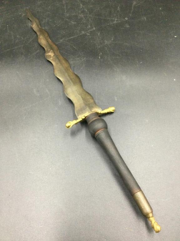 Lot 68: Serpentine Dagger