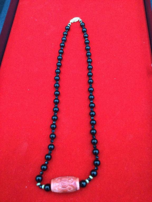 Lot 104: Gemstone Necklace