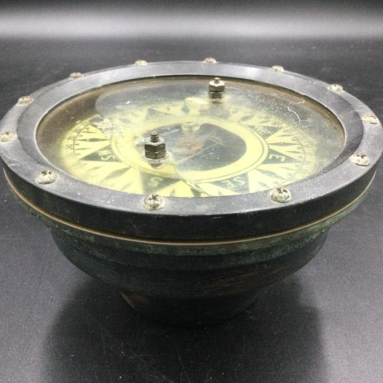 Lot 123: Vintage Nautical Compass