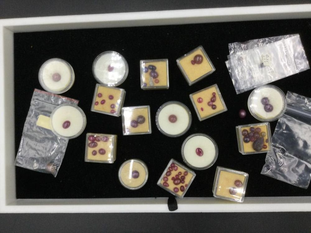 Lot 179: Gemstones