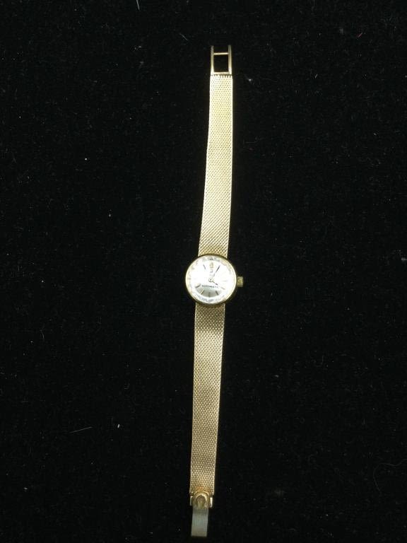 Lot 213: 18kt Women Omega Watch