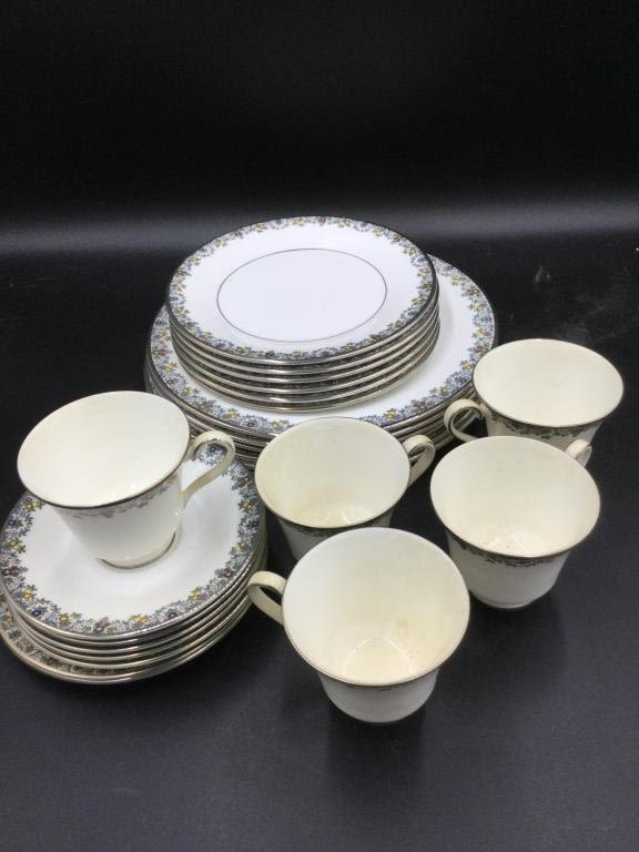 Lot 229: Royal Doulton "Flower Lace"
