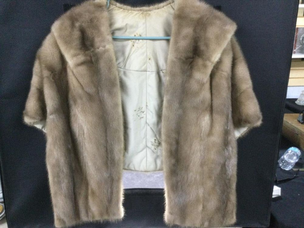 Lot 230: Mink Stole