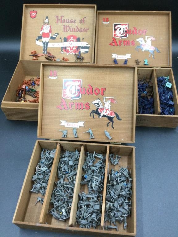 Lot 246: Vintage Toy Soldiers