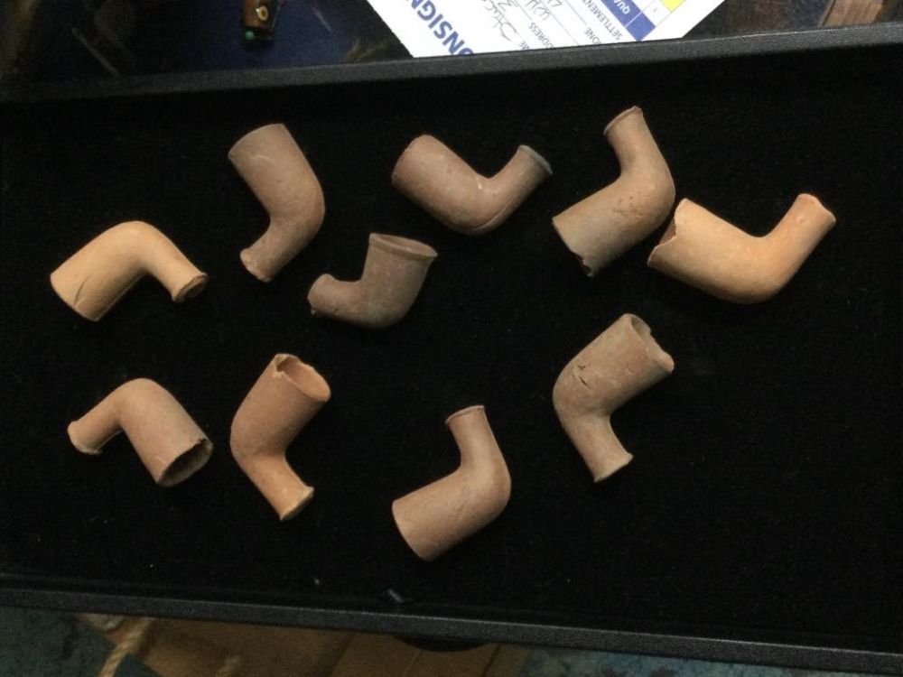 Lot 257: Vintage Trader Pipes