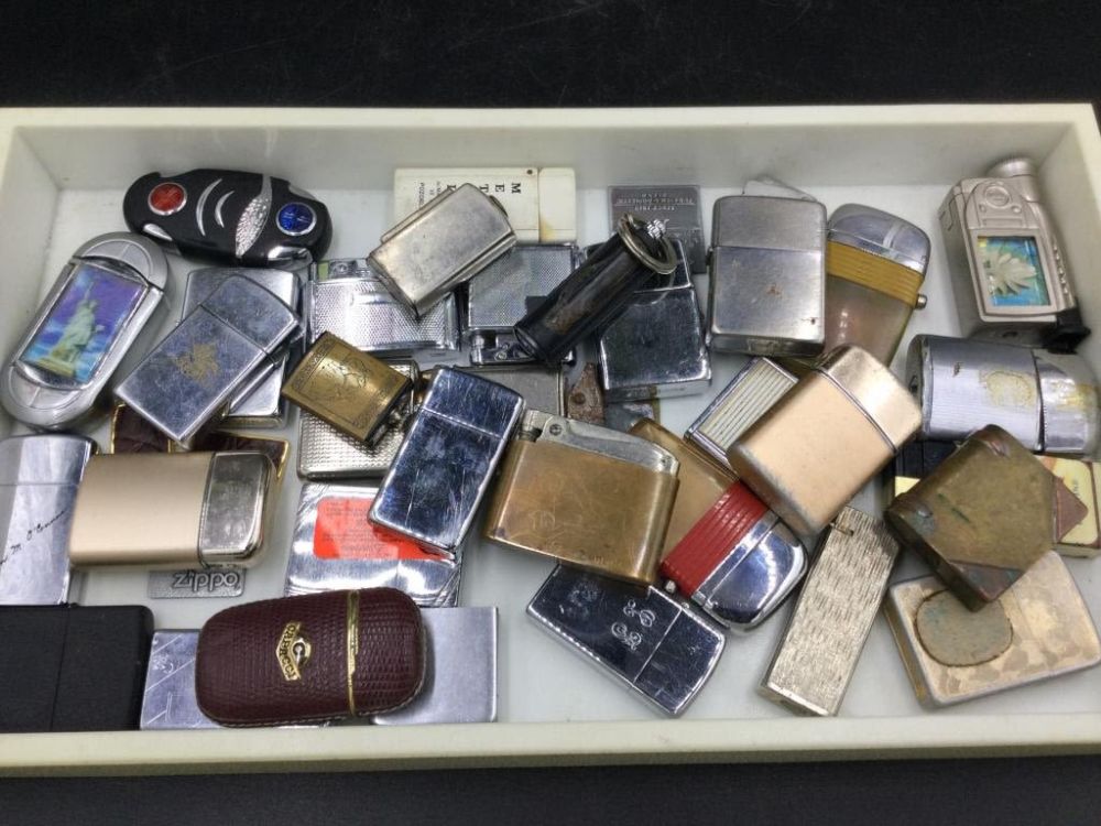Lot 262: Vintage Lighters