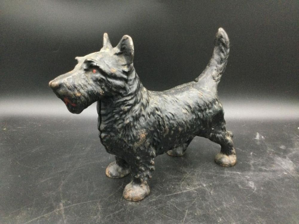 Lot 264: Cast Iron Dog Doorstop