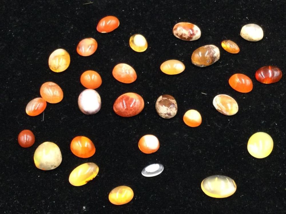 Lot 12: Gemstones - Fire Opals
