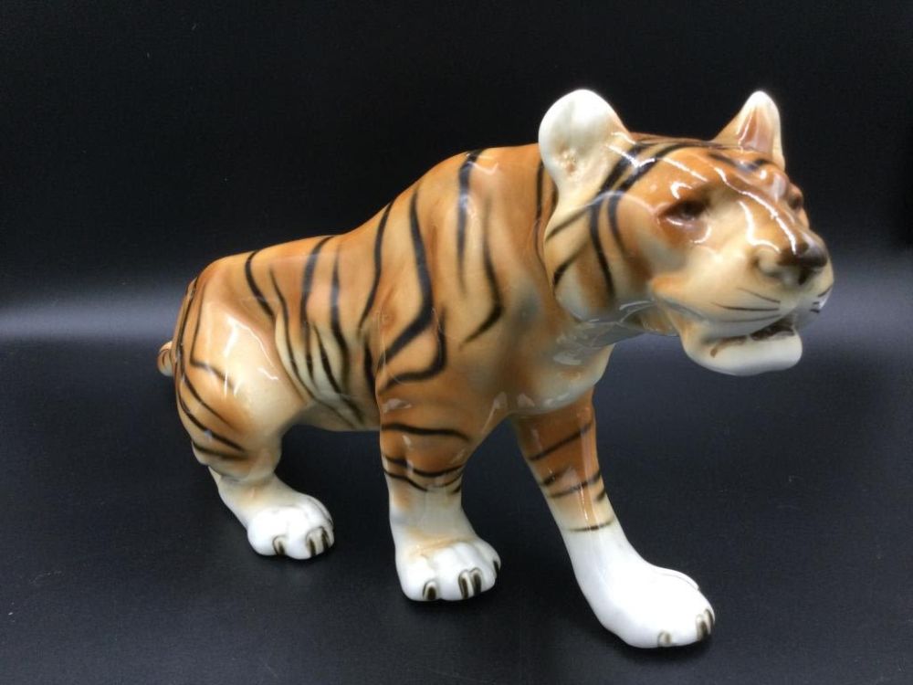 Lot 48: Royal Dux Tiger