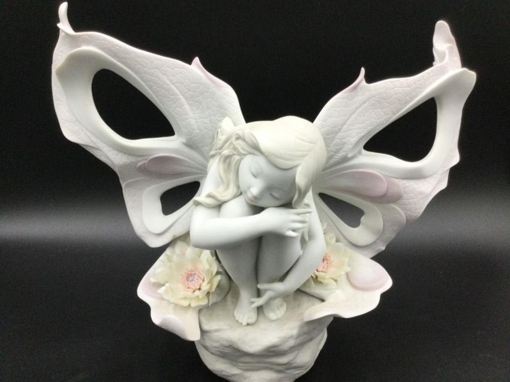 Lot 51: Lladro #6968 Lady Butterfly