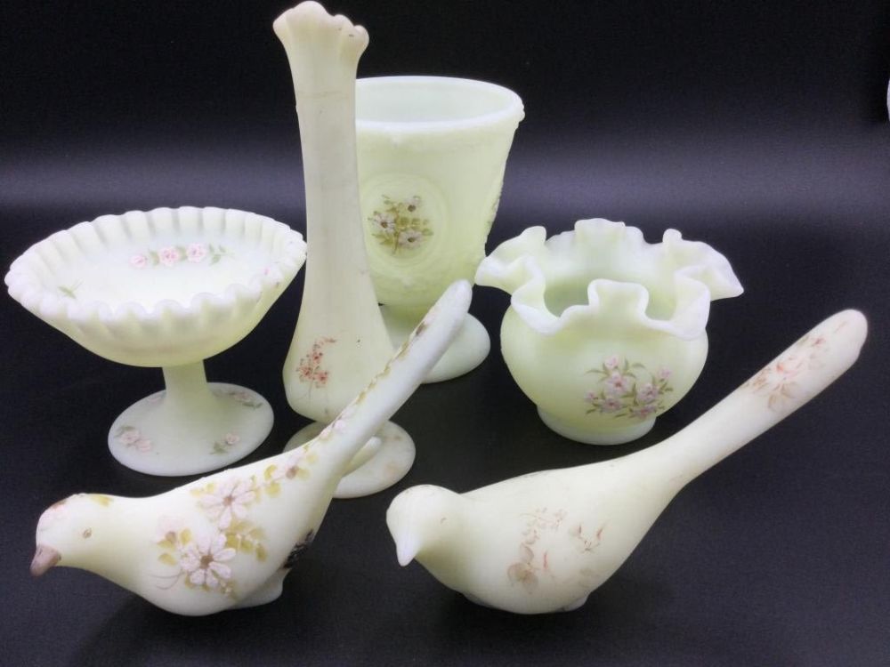 Lot 60: Fenton Pastel Yellow Lot