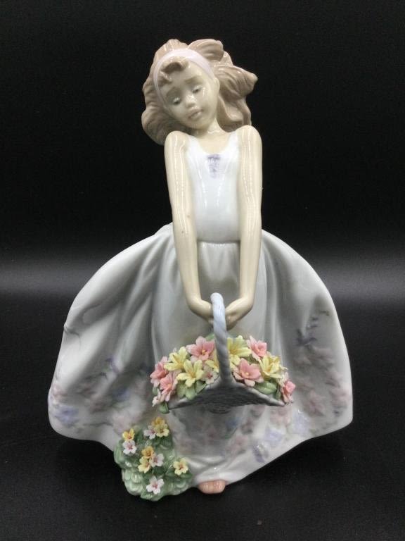 Lot 76: Retired Lladro #6647 Wildflower