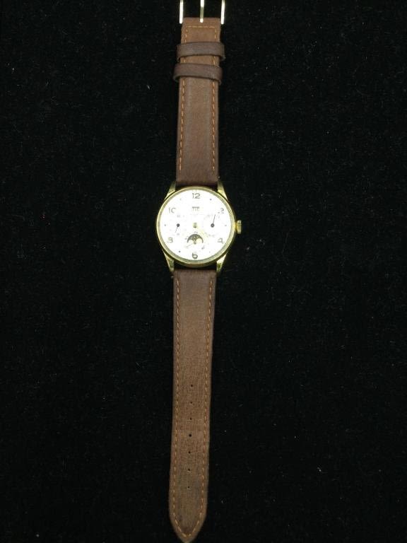 Lot 78: Universal Geneve 18Kt Watch