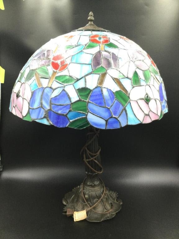 Lot 89: Tiffany Style Lead Glass Lamp