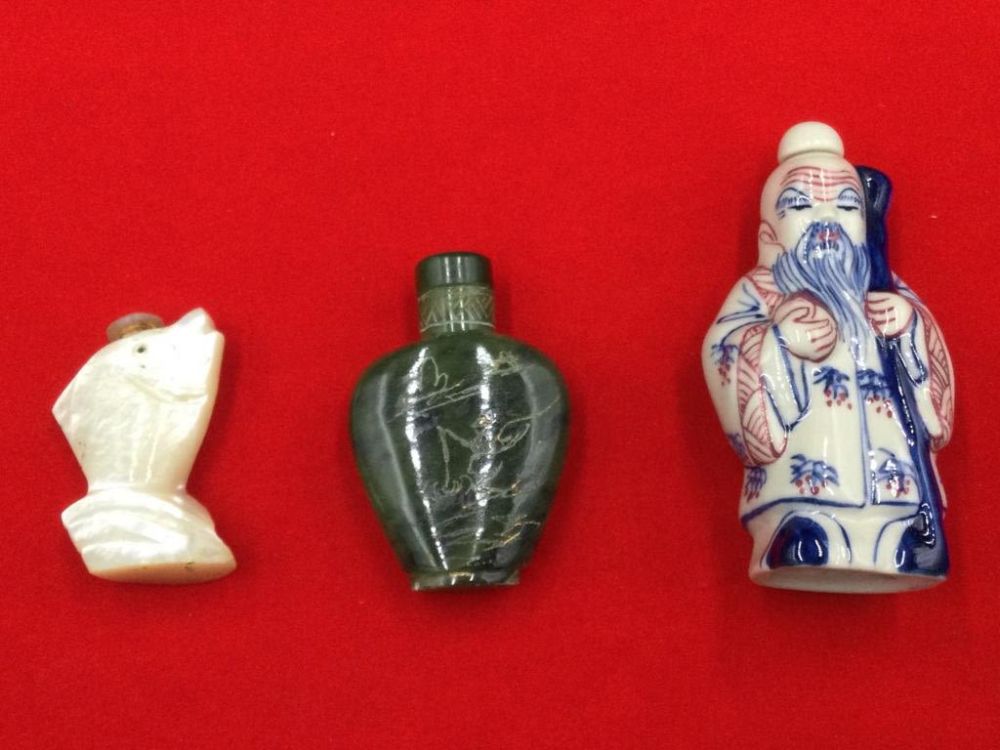 Lot 106: Snuff Bottles