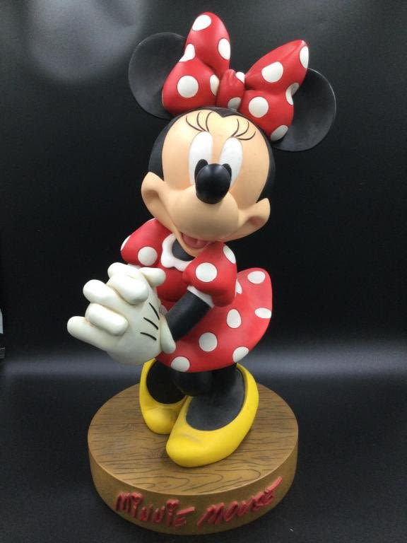 Lot 122: Minnie Mouse Sculpture/Display