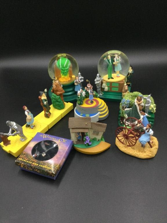 Lot 137: Wizard of Oz Collectibles