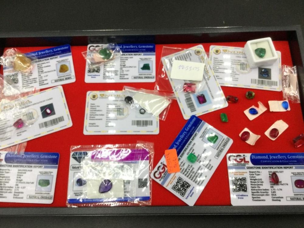 Lot 145: Gemstones