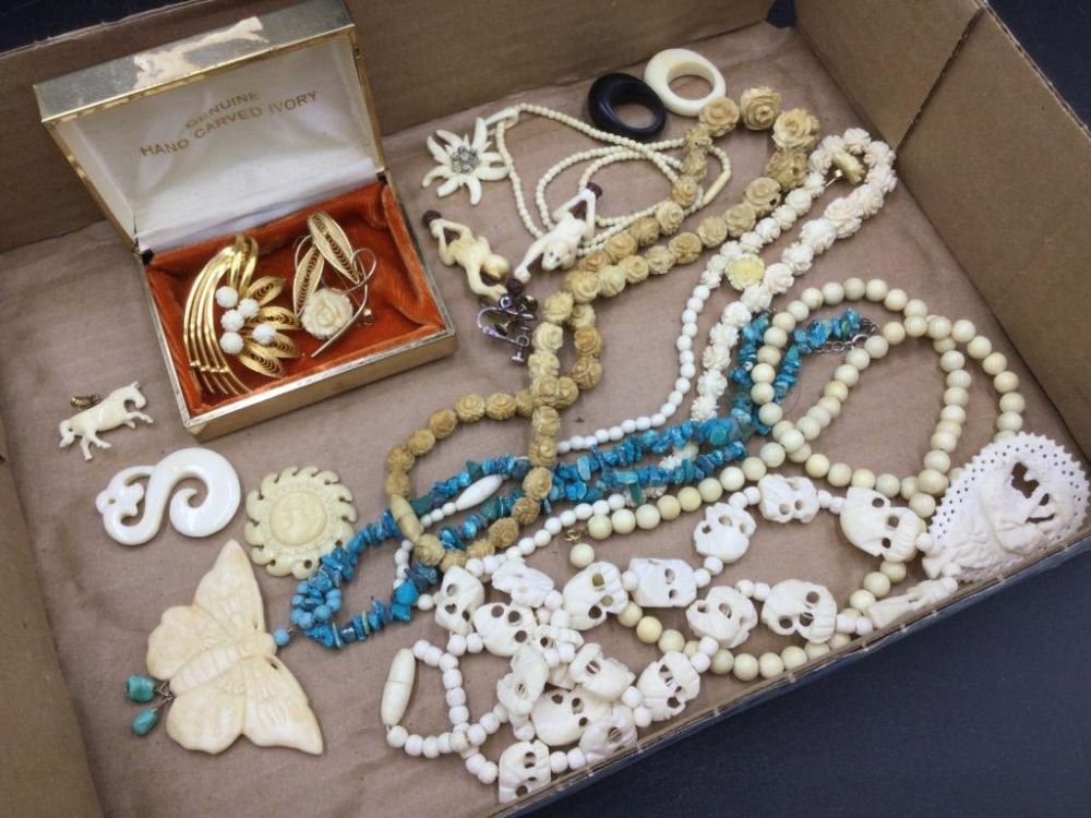 Lot 206: Carved  Jewelry