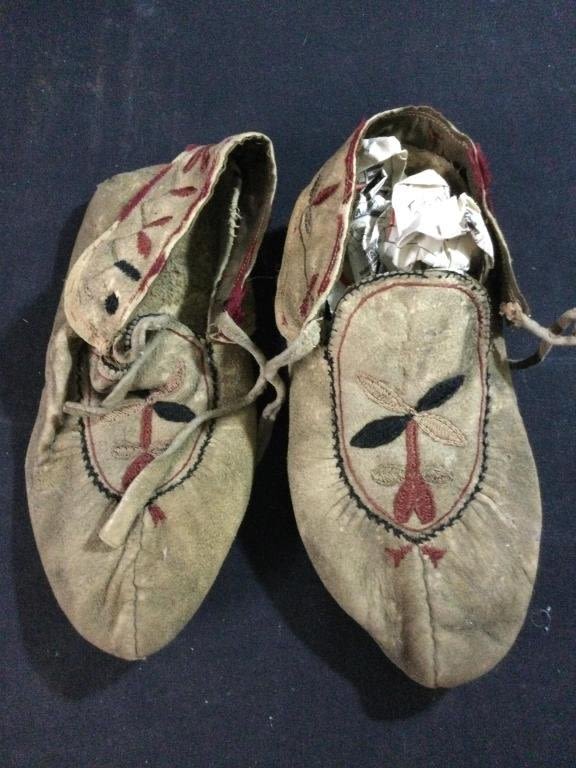 Lot 6: Vintage Native American Moccasins