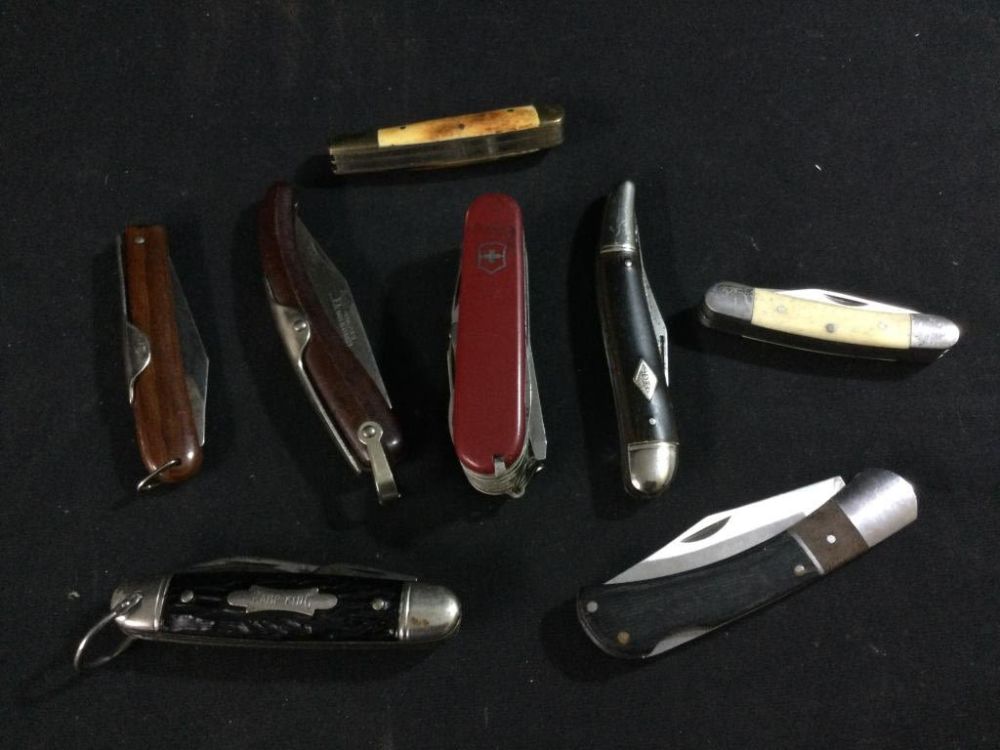 Lot 43: Pocket Knives Lot
