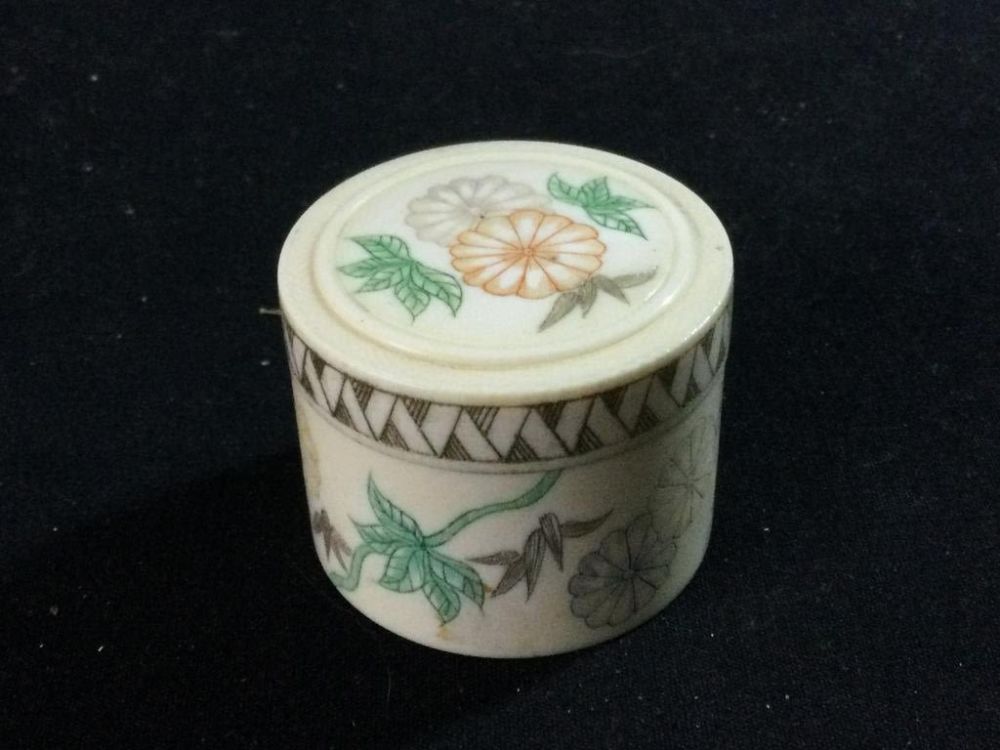Lot 62: Carved Scrimshaw Trinket Box