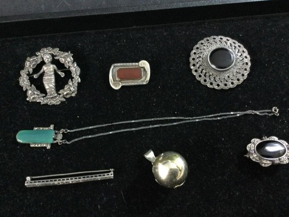 Lot 85: Silver Jewelry