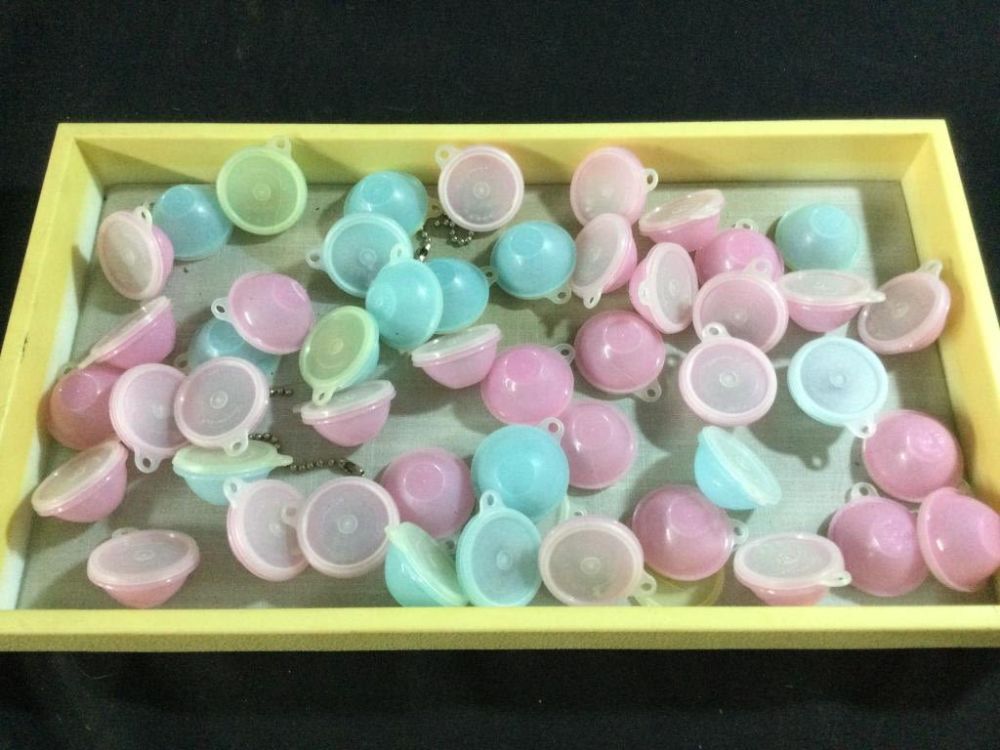Lot 88: Vintage Tubberware Key Chains