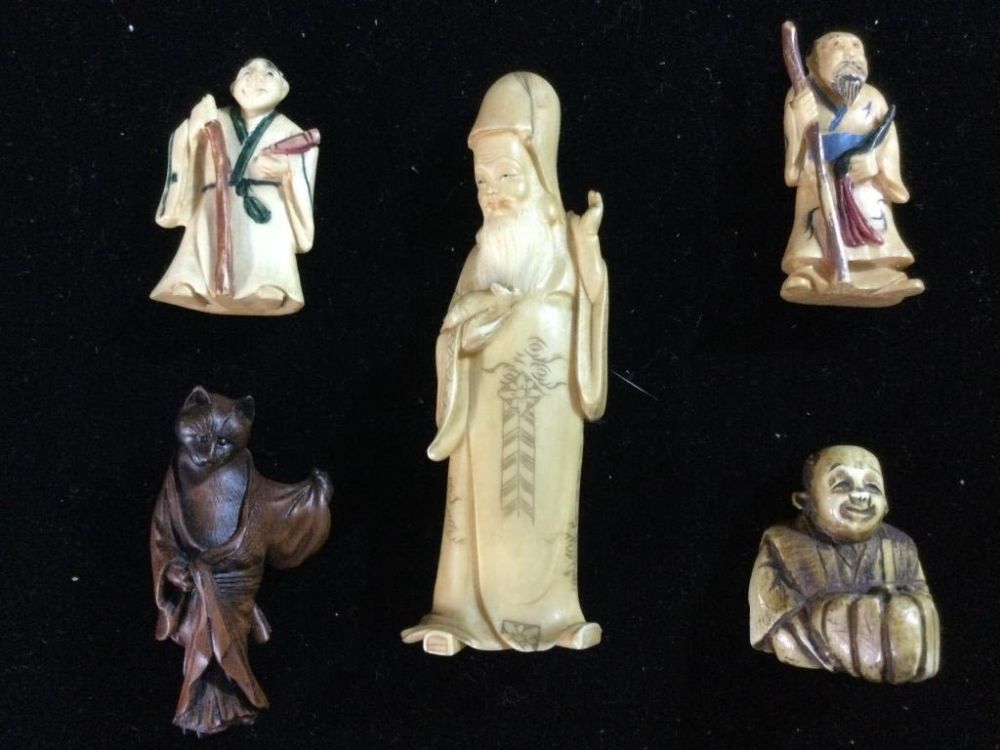 Lot 132: Carved Figurines & Boxwood