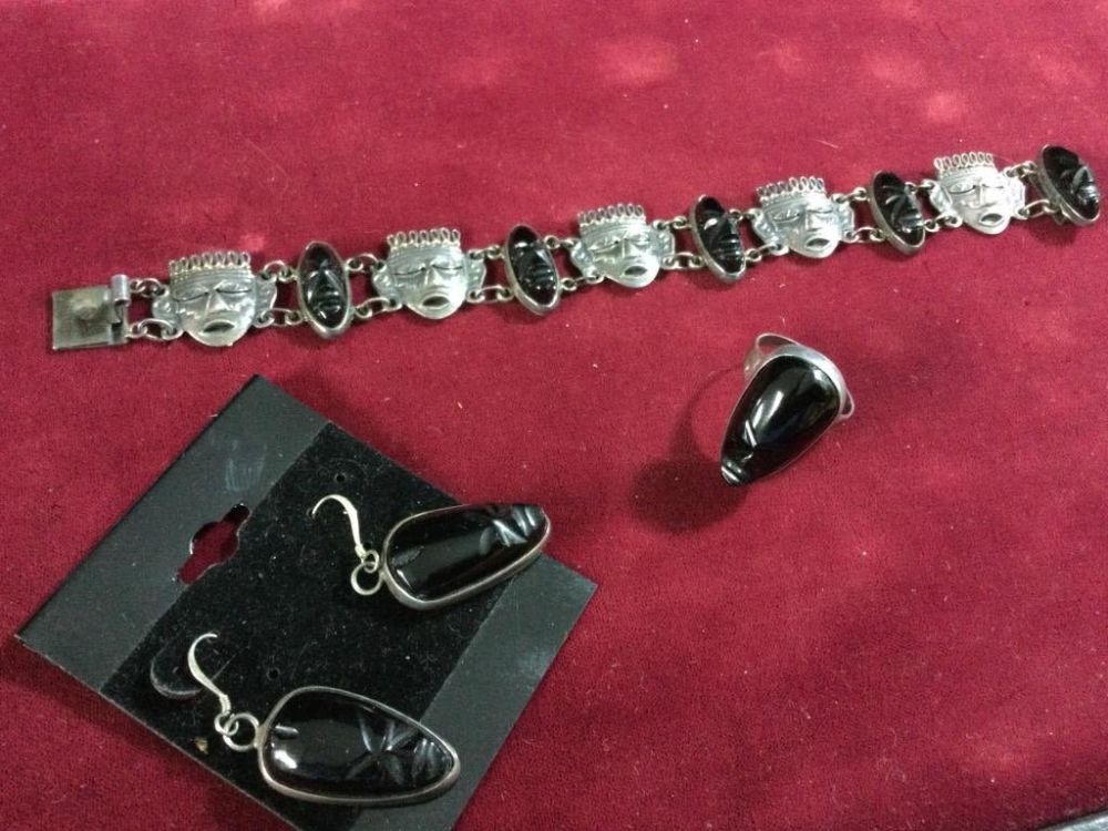 Lot 135: Sterling Oynx Jewelry