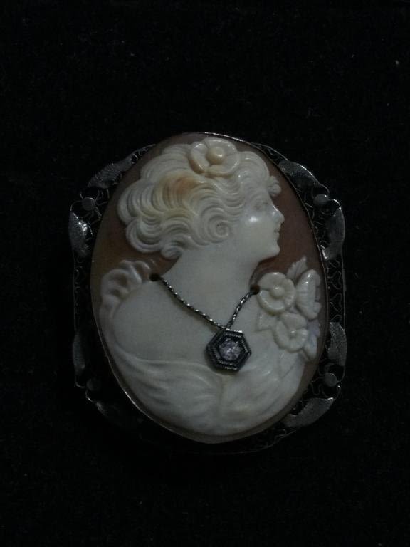 Lot 179: Gold Cameo W/Diamond
