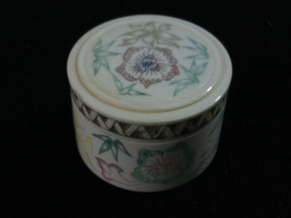 Lot 193: Scrimshawed Ivory Box