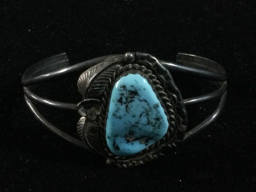 Lot 195: Silver Navajo Cuff