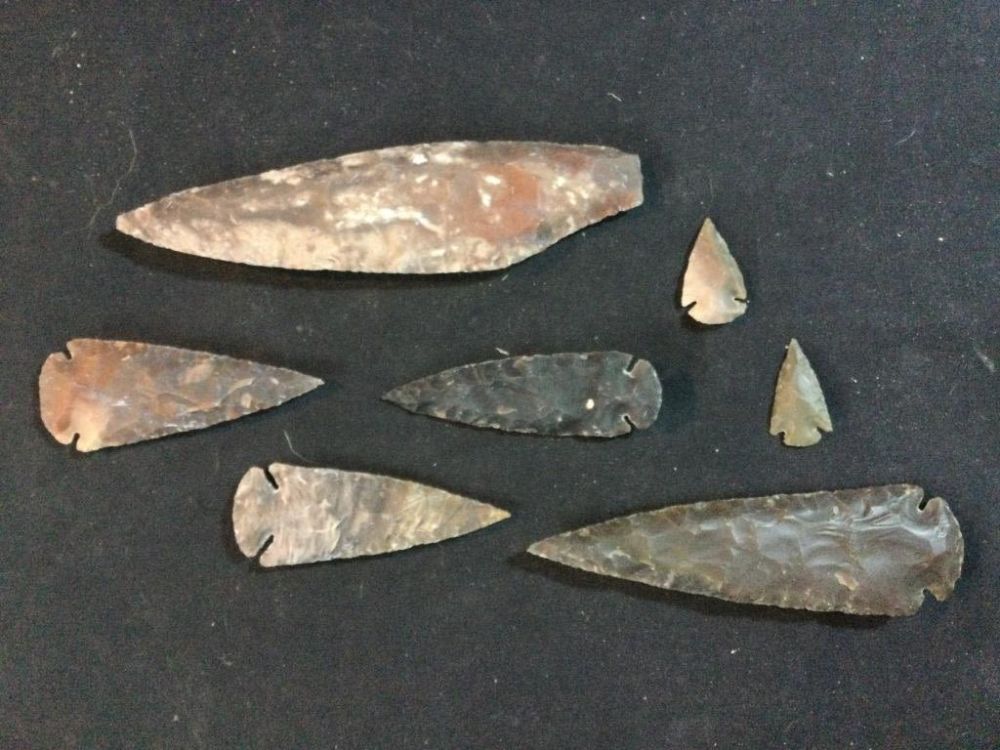 Lot 217: Arrowheads